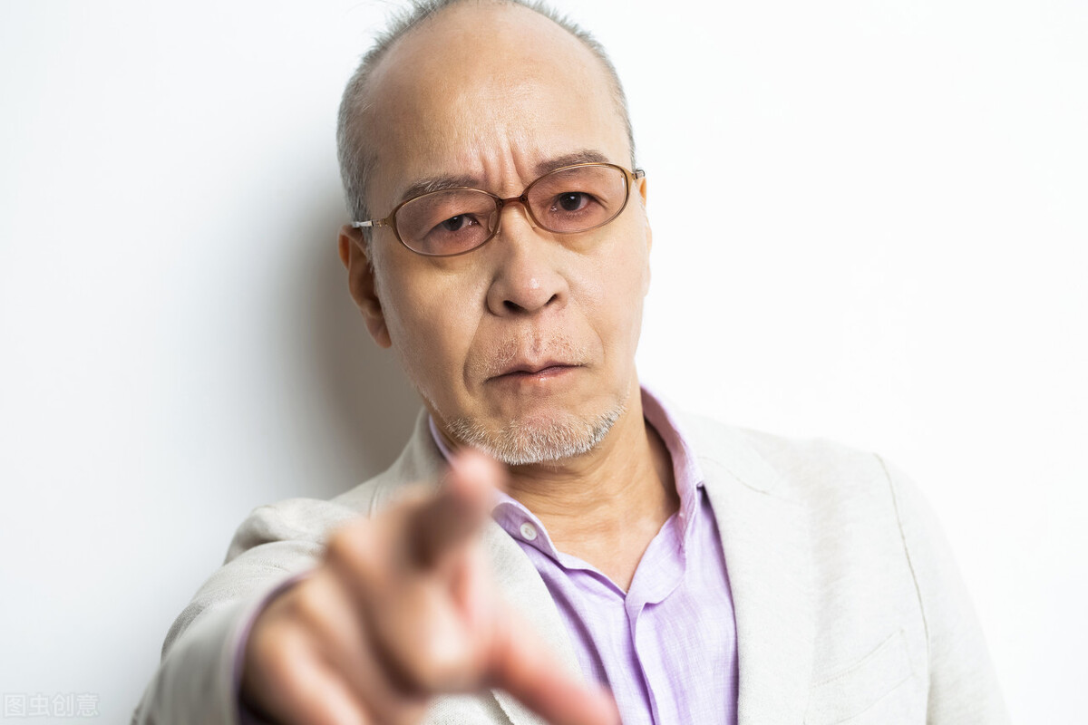 爱骂人的老人是什么心理,老人骂人的心理分析