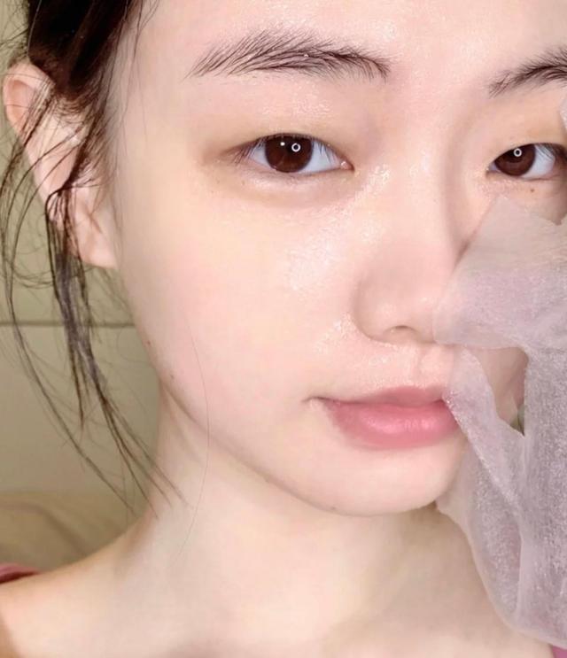 面膜多久敷一次效果才会比较好,面膜敷多长时间用完要不要洗脸了