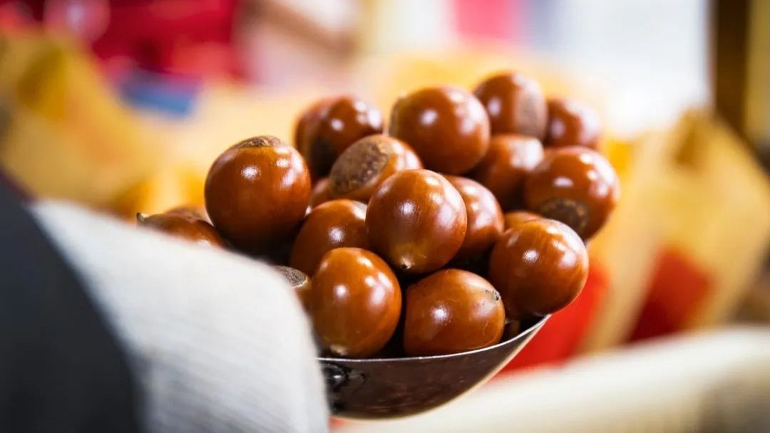 冬天的四大美食烤蜜薯糖炒栗子,冬日必吃烤红薯糖炒栗子奶茶