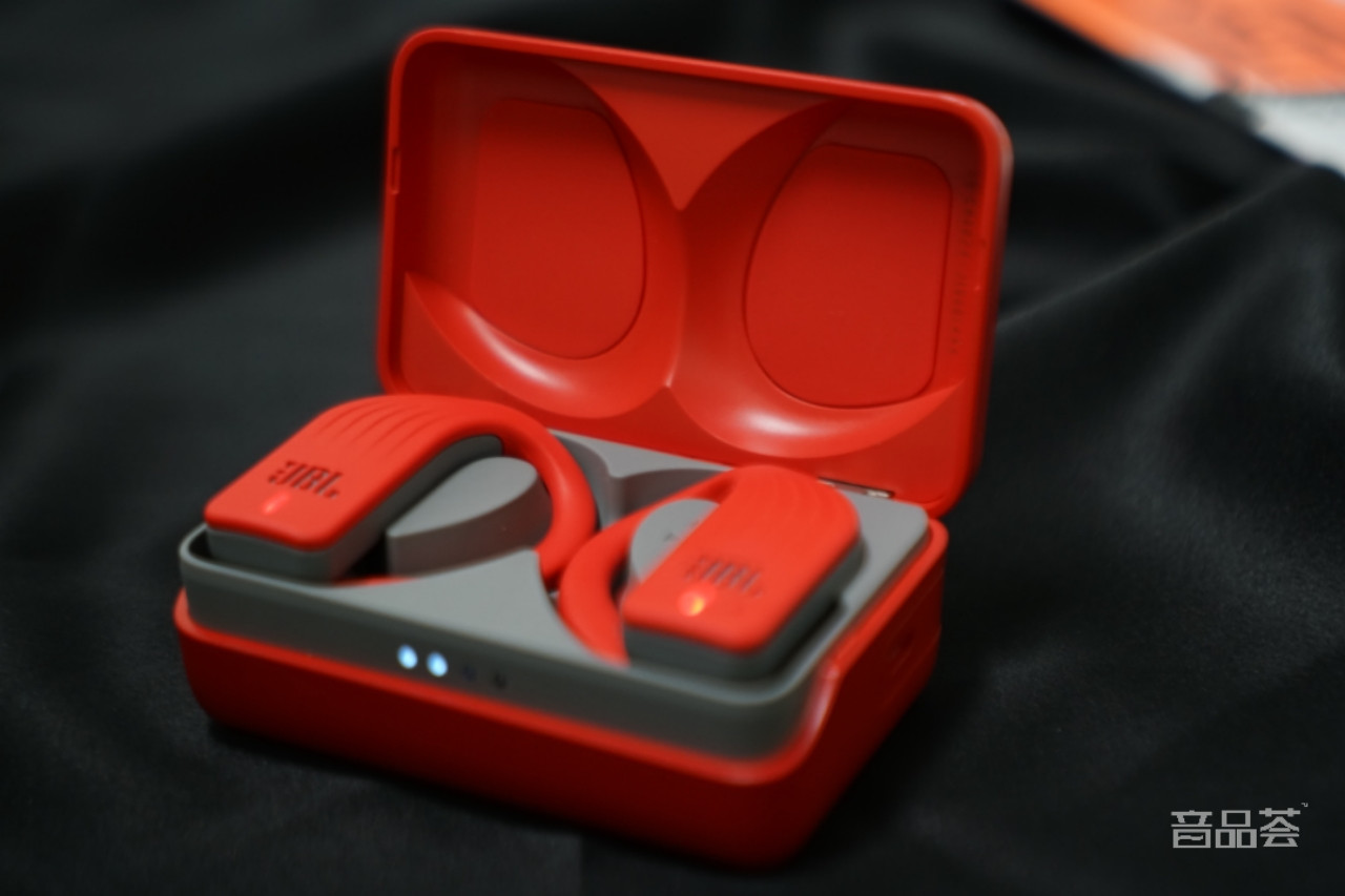蓝牙耳机黑科技高音质华为,jbltune120tws蓝牙耳机测评