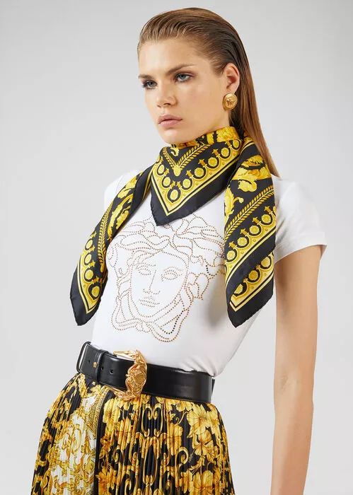 跨越半世纪的经典搭配王丝巾，这都当衣服穿了？