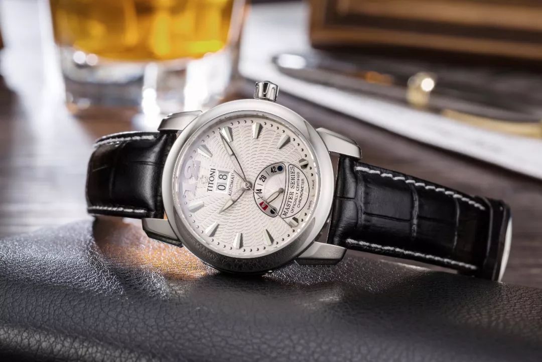 万元适合年轻人戴的表,30岁男人戴什么手表2万左右新表