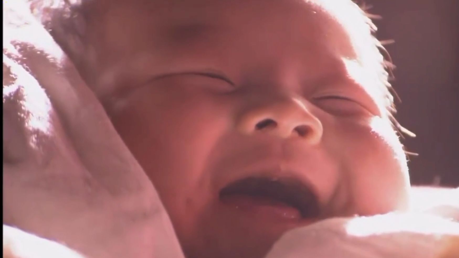 女儿长得不像自己非要亲子鉴定,女儿长得不像自己要去做亲子鉴定