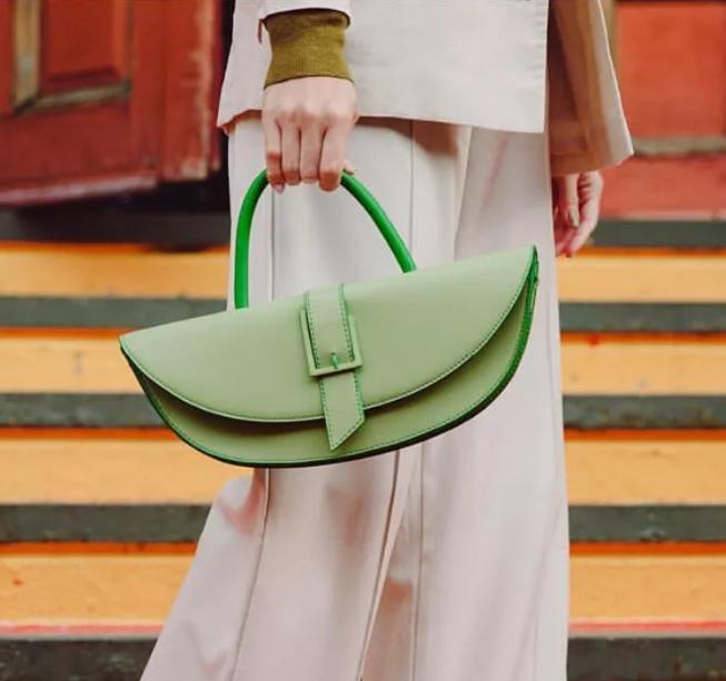 小ck和ck是同个品牌吗,小ck和mk包包哪个好