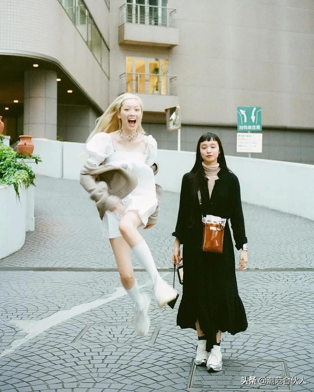 楂樹釜瀛愭儏渚ｆ挒鑹茬郴绌挎惌,鎾炶～鍑犵巼鏋佷綆鎯呬荆绌挎惌蹇冩満璧锋潵