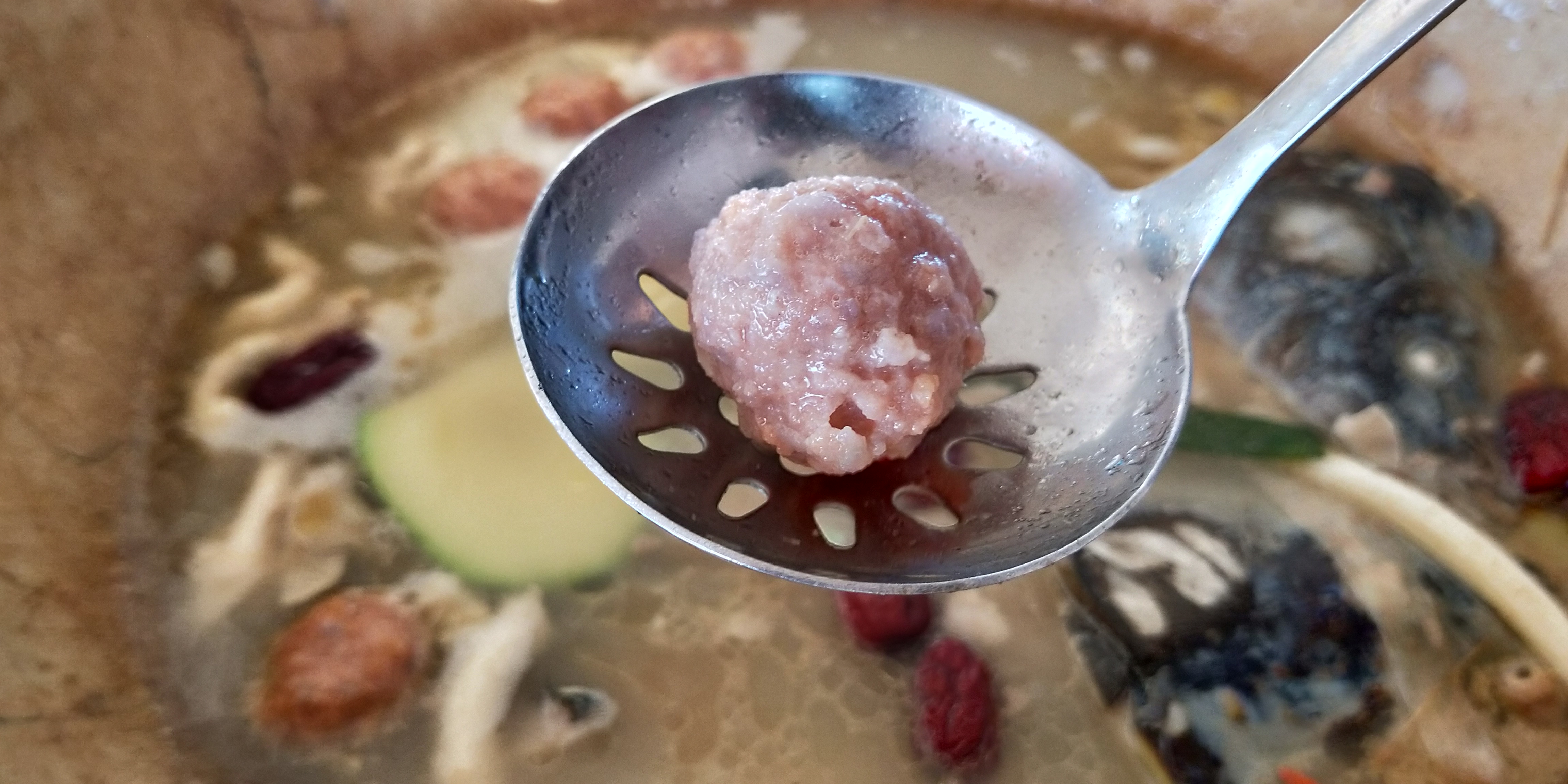 躲在草帽下的美味，吃过就上瘾，食客就算开车两小时车去吃也值得