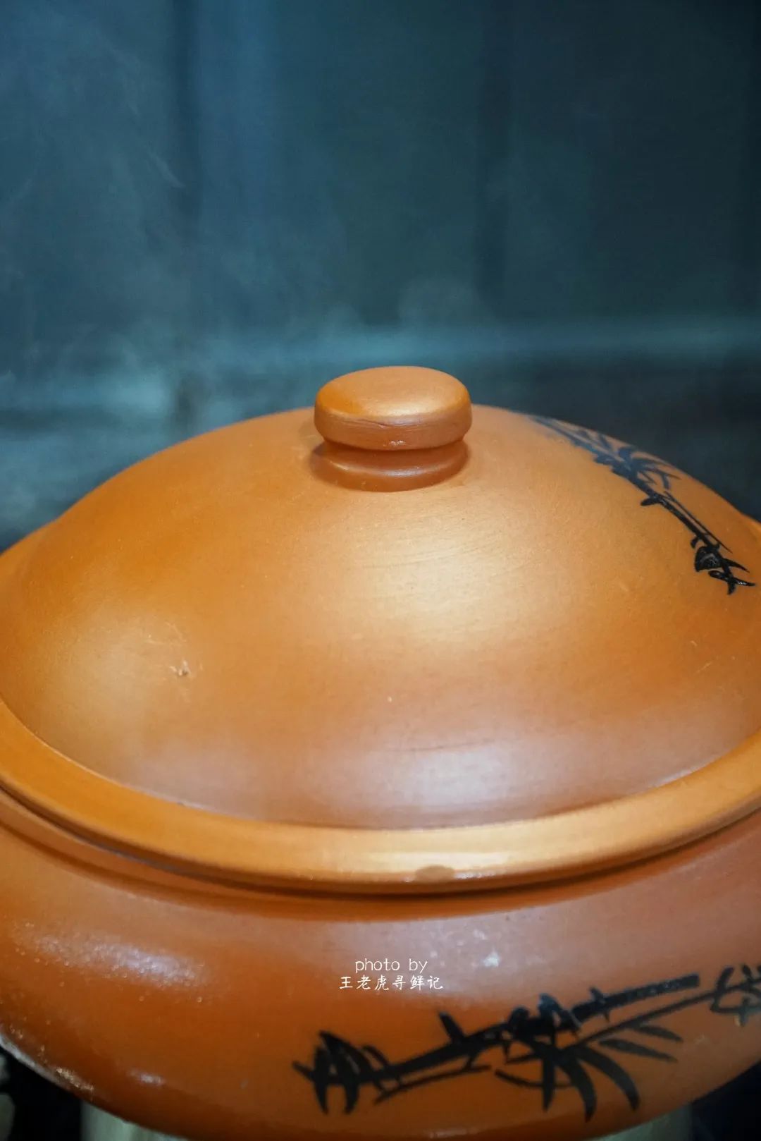 云南汽锅鸡春日养生好滋味,云南汽锅炖鸡