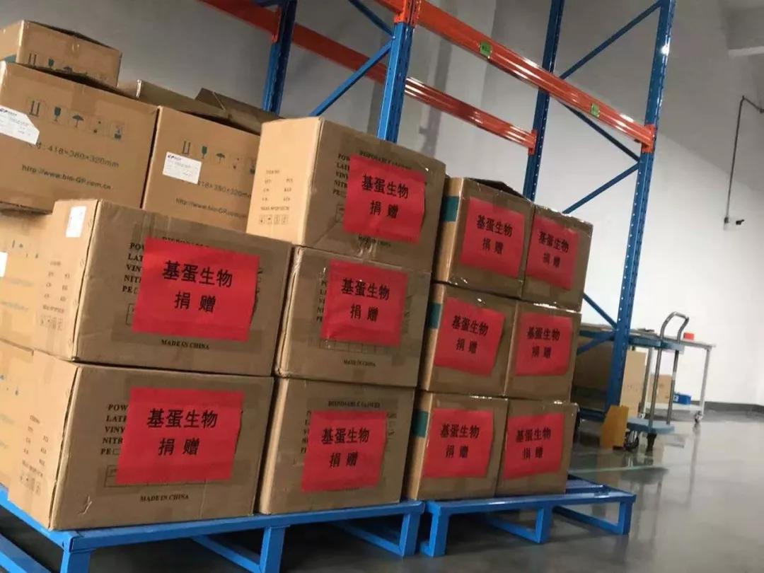 有困难我们一起扛的句子,所有困难我们一起来扛是什么歌名