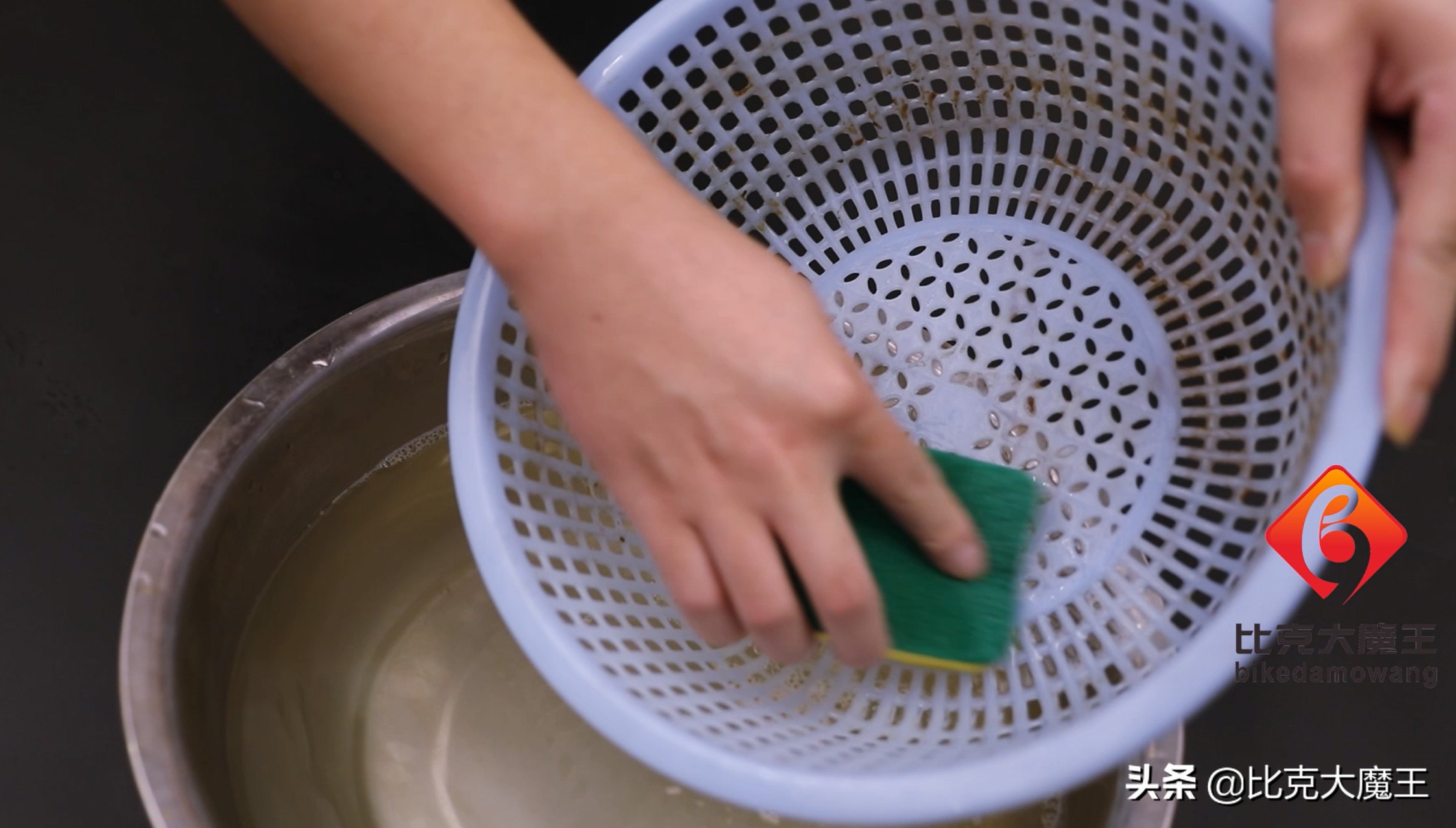 厨房小篮子怎么清洁,菜篮子脏了用啤酒能洗掉吗