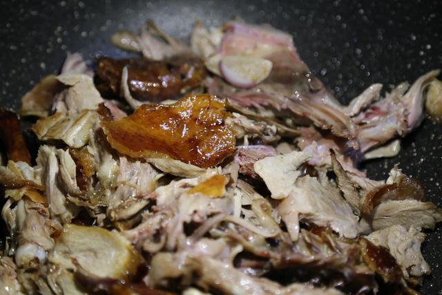 吃完烤鸭的鸭架子怎么办,北京烤鸭的鸭架怎样处理好吃