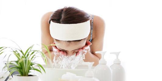 脸上总长斑4个护肤小技巧,痘博士日常护肤防斑的注意事项