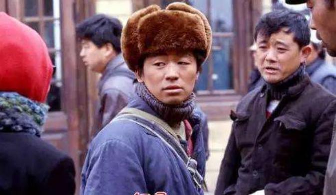 马蓉董卿赴美生子，一个为移民一个为教育，“撤侨令”下如何做？