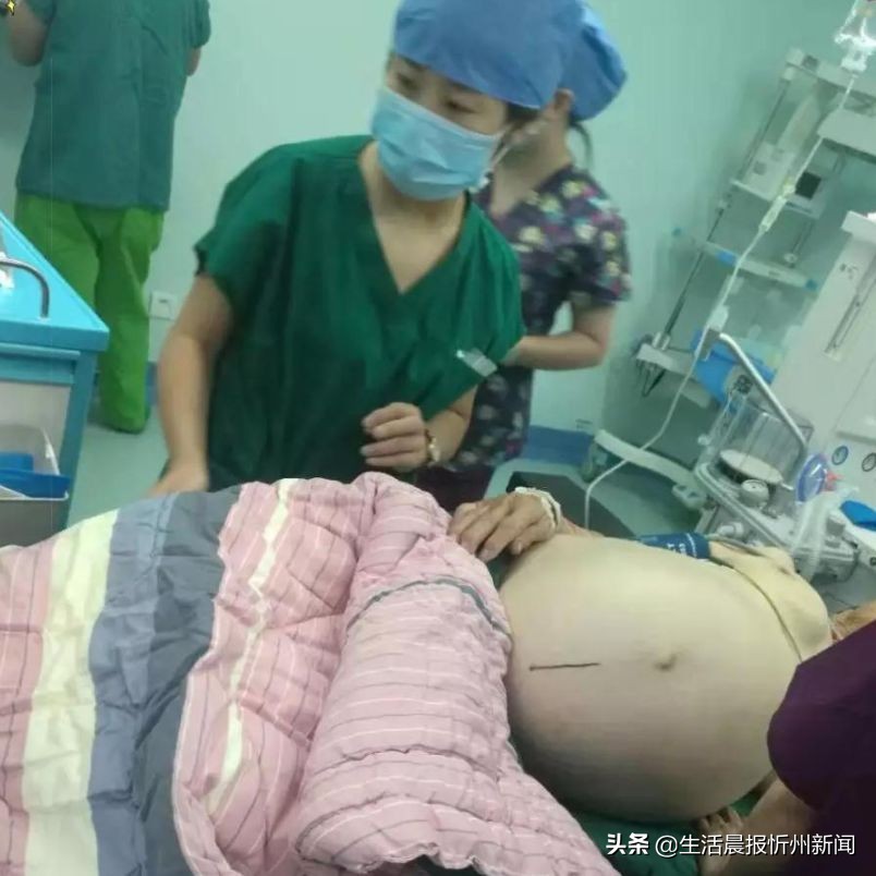 75岁老人腹部里面有囊肿,老人肚子里长囊肿怎么办