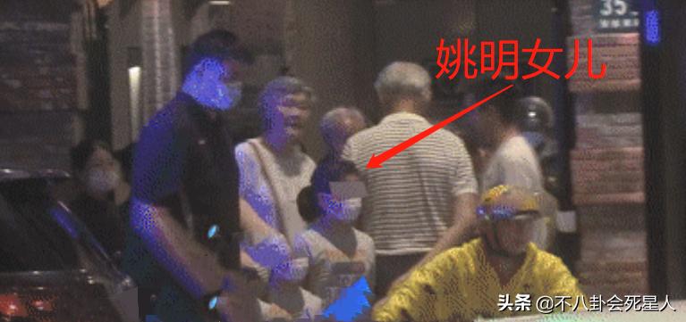 星二代遗传好基因：姚明11岁女儿身高1米8，曹颖的儿子长相帅气