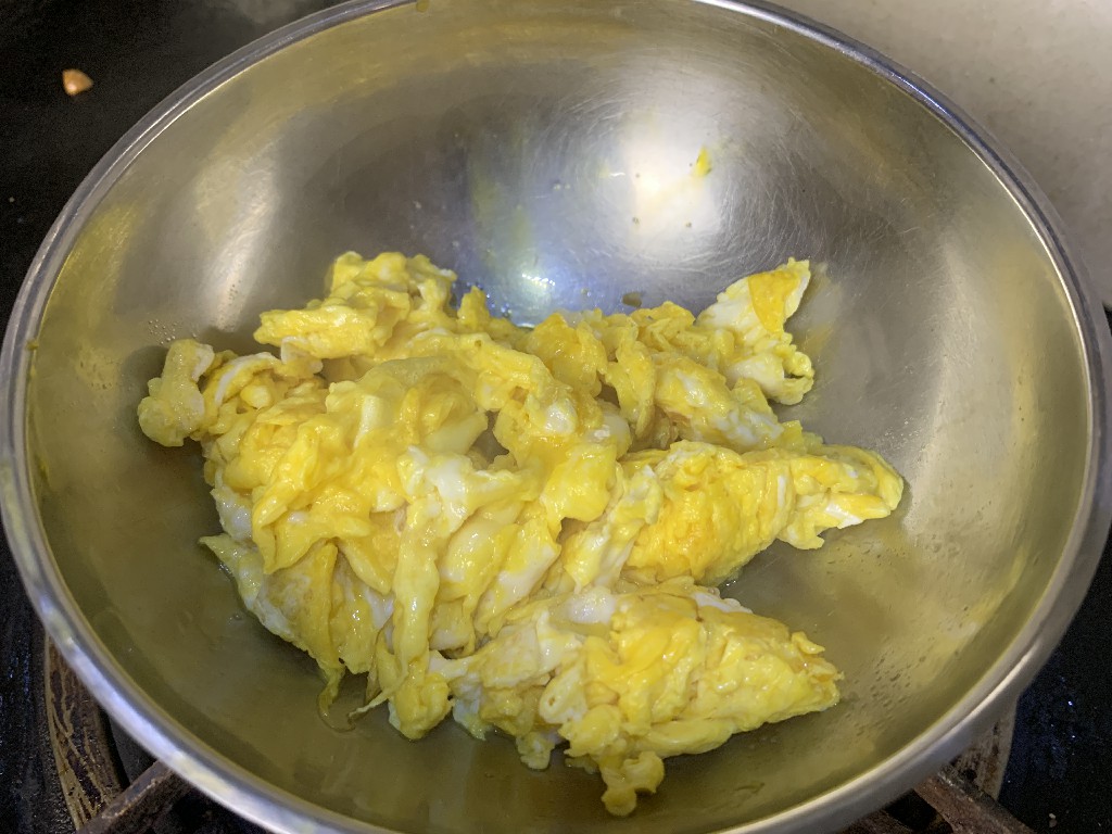 炒木耳要怎么才能爆炸,炒木耳总是噼里啪啦