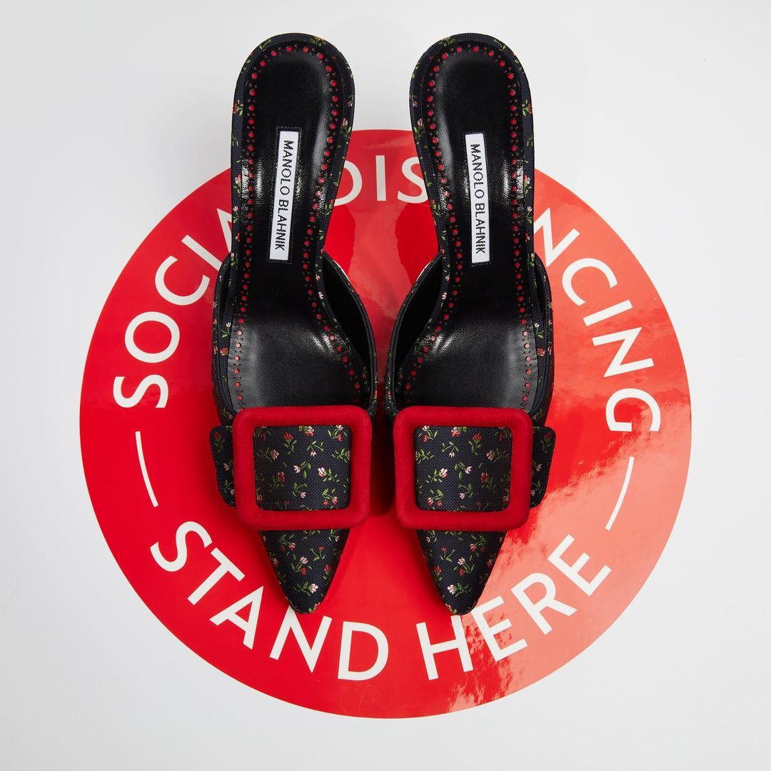 经典奢侈高跟鞋品牌有哪些,时尚界的宠儿高跟鞋的演变史