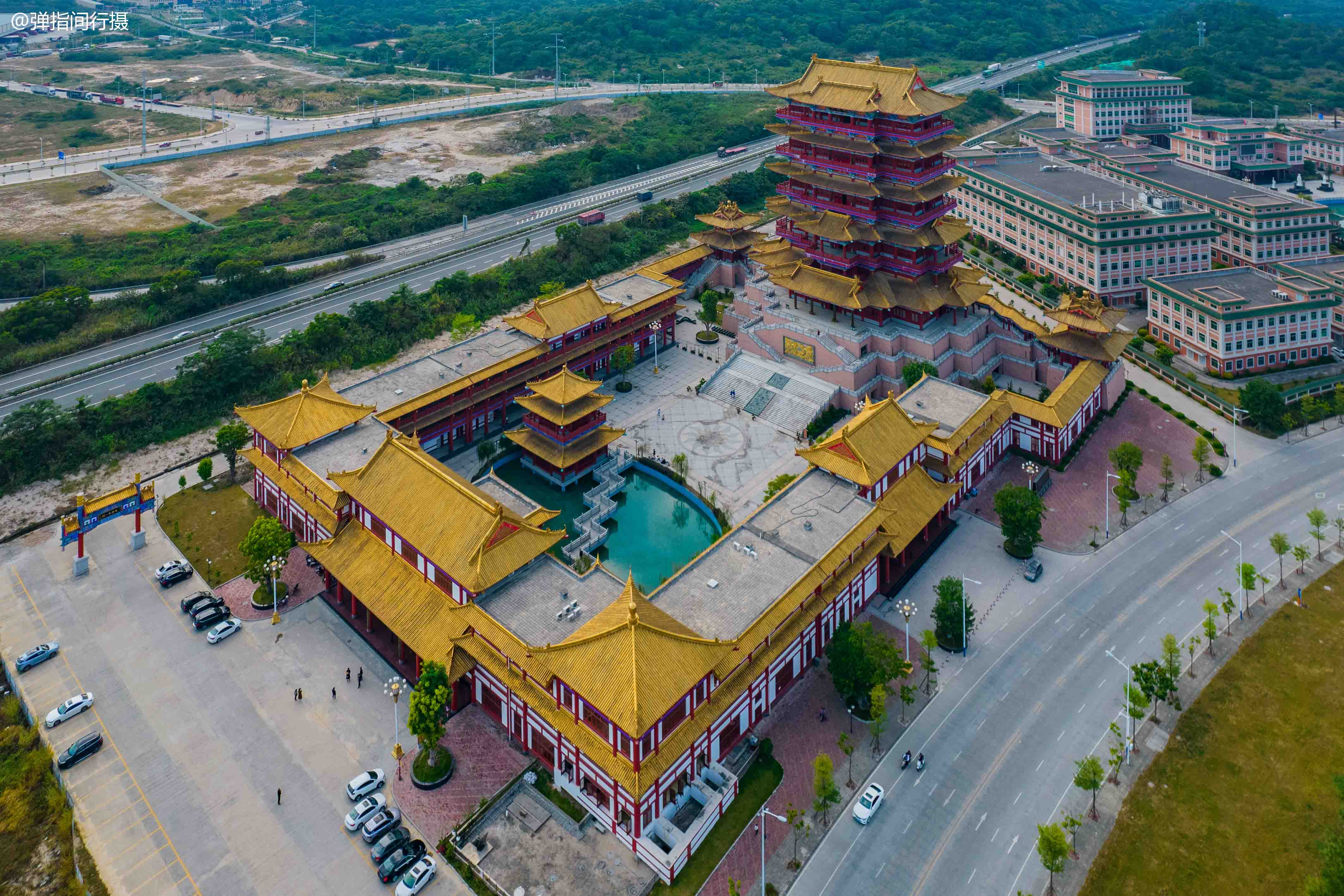 潮州版“黄鹤楼”，由中药世家斥巨资兴建，纪念一位妇幼科女医师