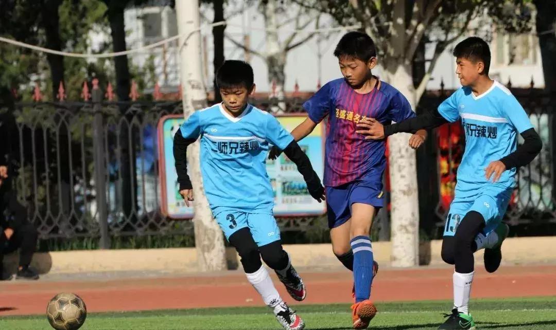 最强校队诞生：靠踢球，他们“踢入”985大学