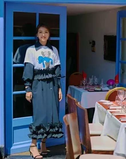 优衣库kaws联名连帽卫衣,优衣库联名kawst恤