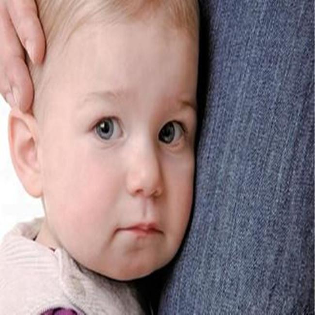 怎么才能让宝宝认生只让妈妈抱,婴儿认生只要妈妈抱怎么办