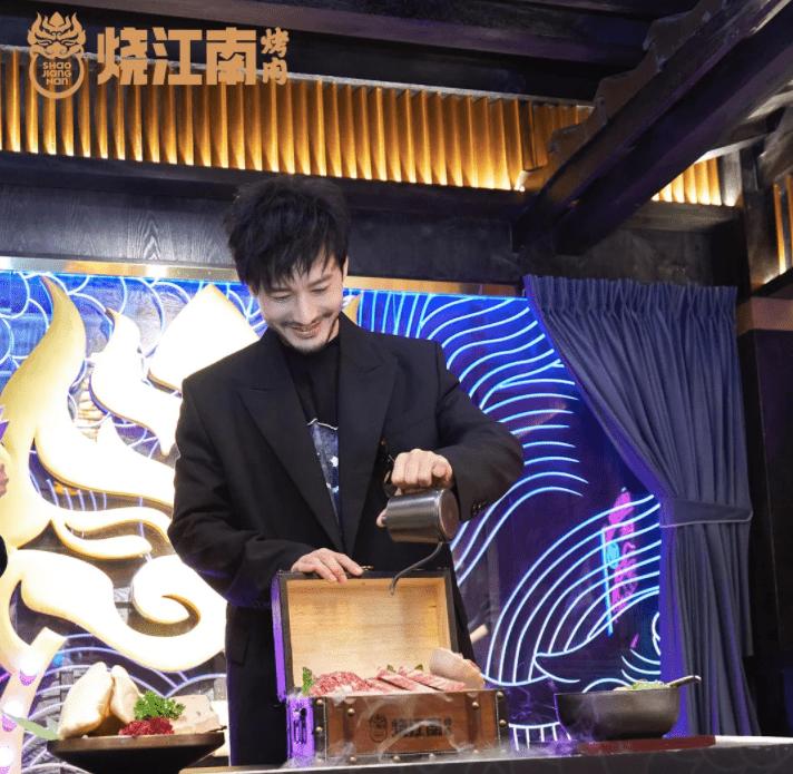 人民网发话了！明星火锅店未经备案就开放加盟，这是在割粉丝韭菜