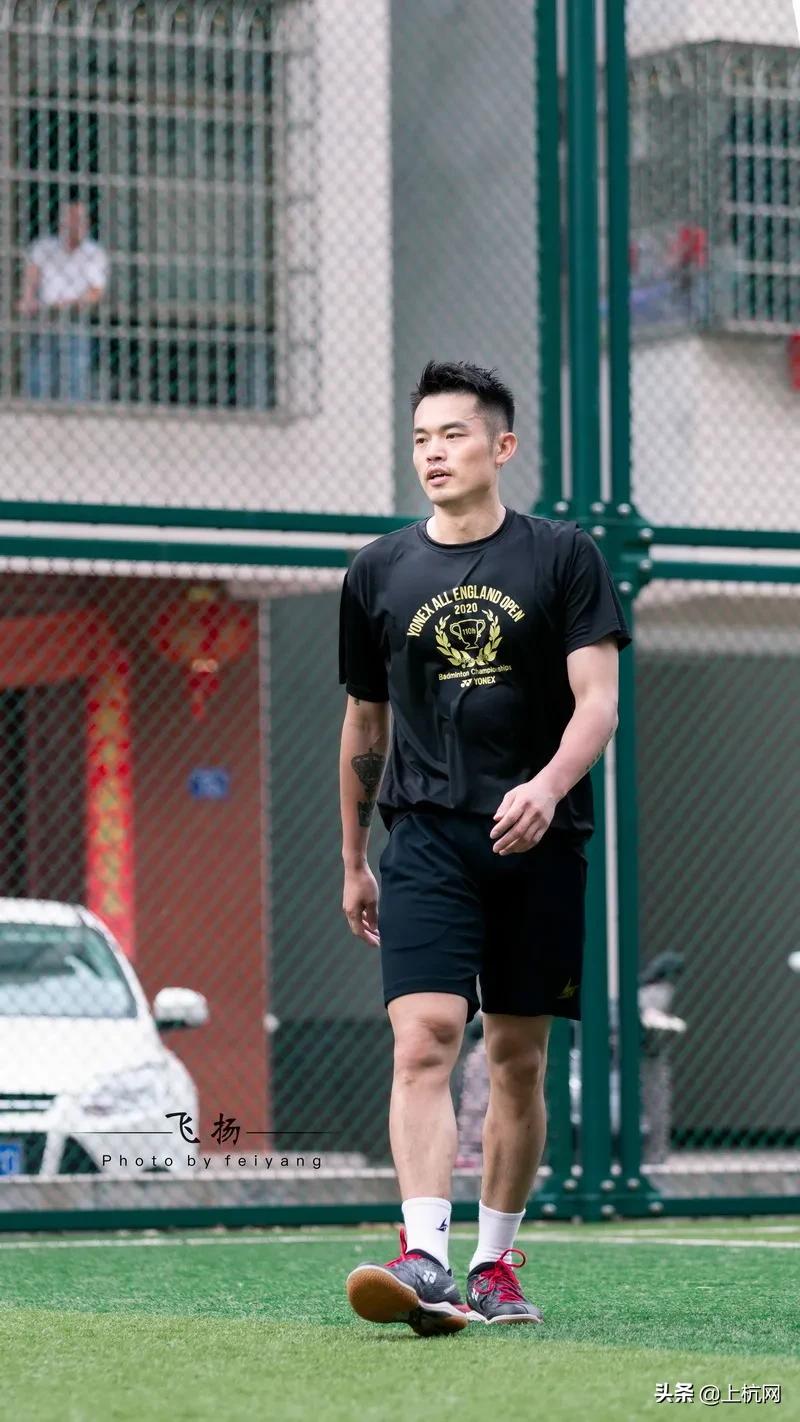 林丹野球场秀足球,林丹回到球场赢了