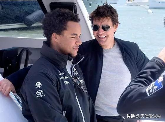 57岁阿汤哥比24岁黑人养子年轻太多！星二代是光环还是诅咒？