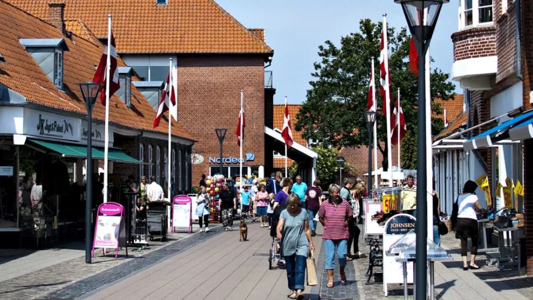 丹麦首富刚宣布把财产留给孩子们，4天后3个孩子就在爆炸中离去