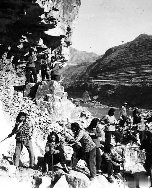 人工削平红旗渠纪录片,航拍被誉为世界第八大奇迹红旗渠