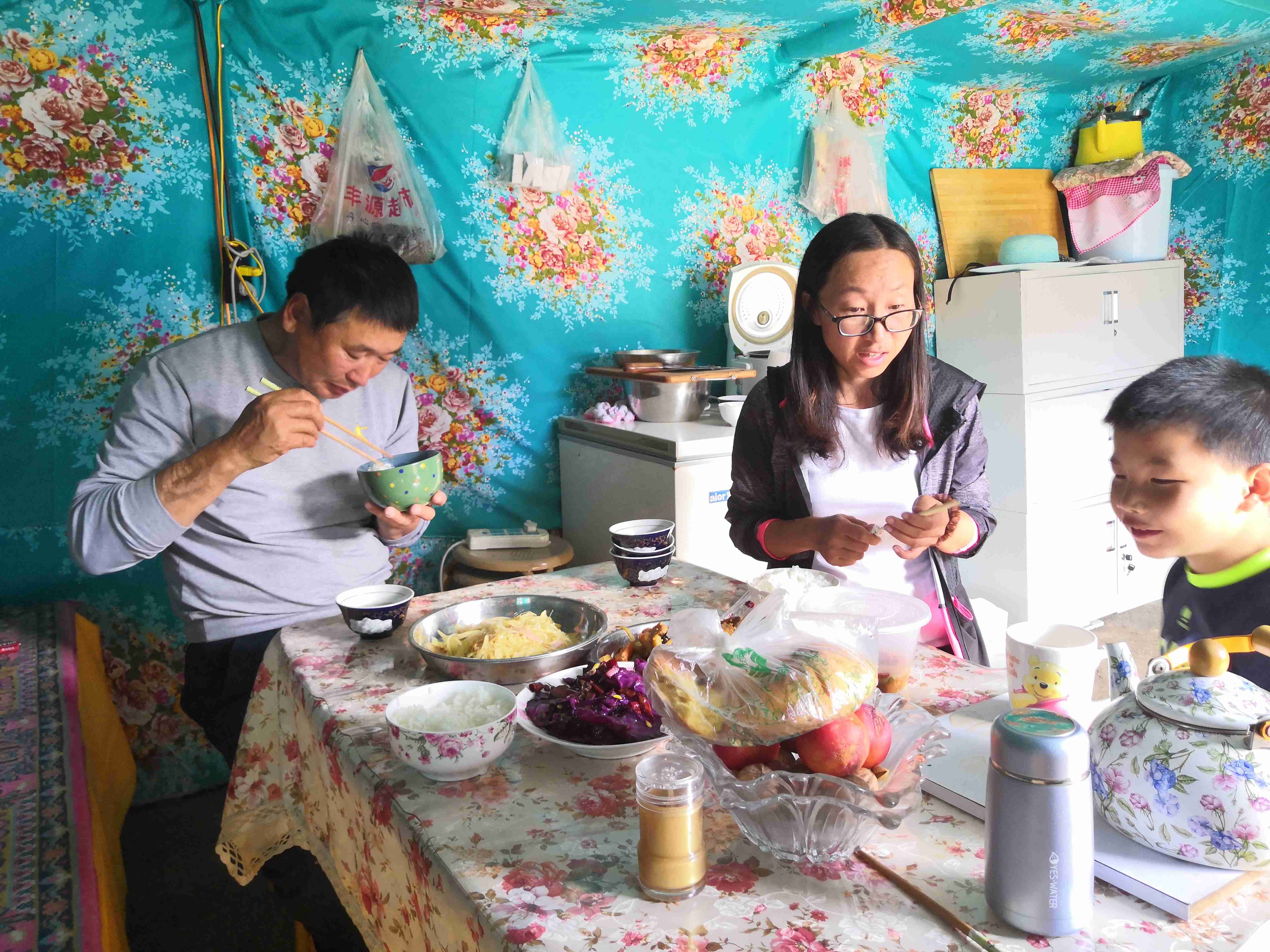 *疆新**蒙古包旅店老板，看他一天的收入多少，一个月就抵我一年工资