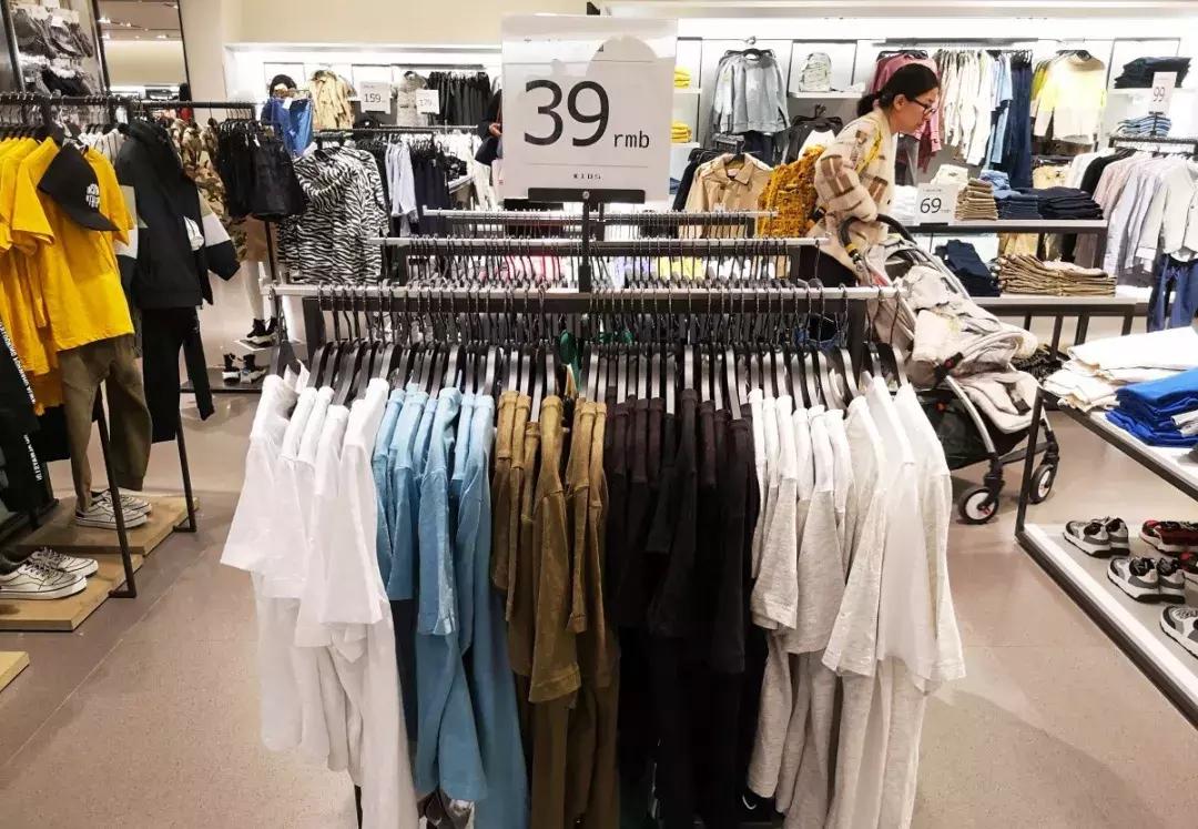 优衣库看特价,优衣库zara反季节优惠