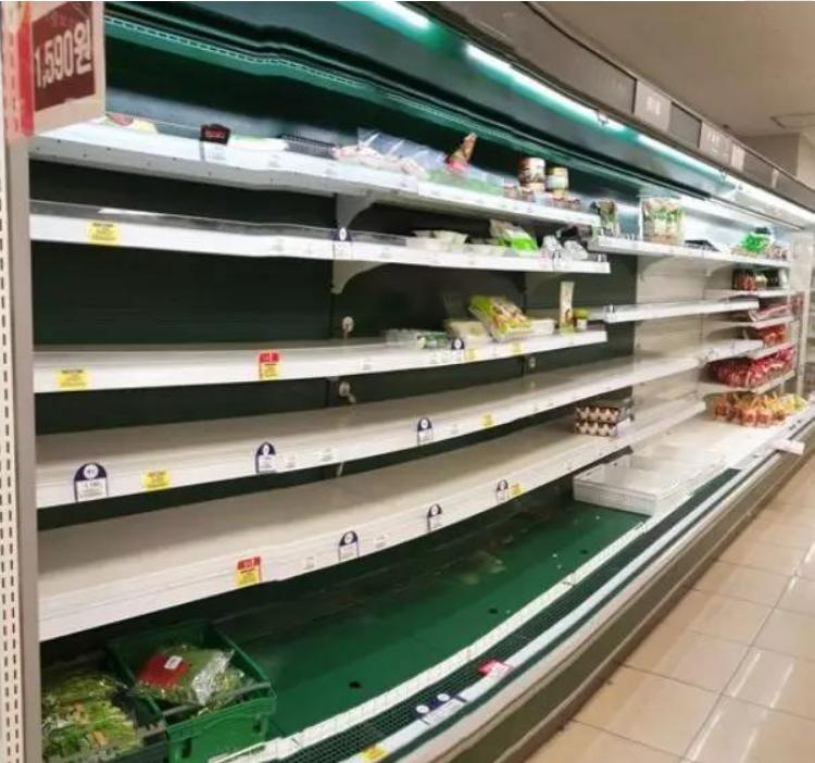 疫情下中国超市对比外国超市，厉害了我的国