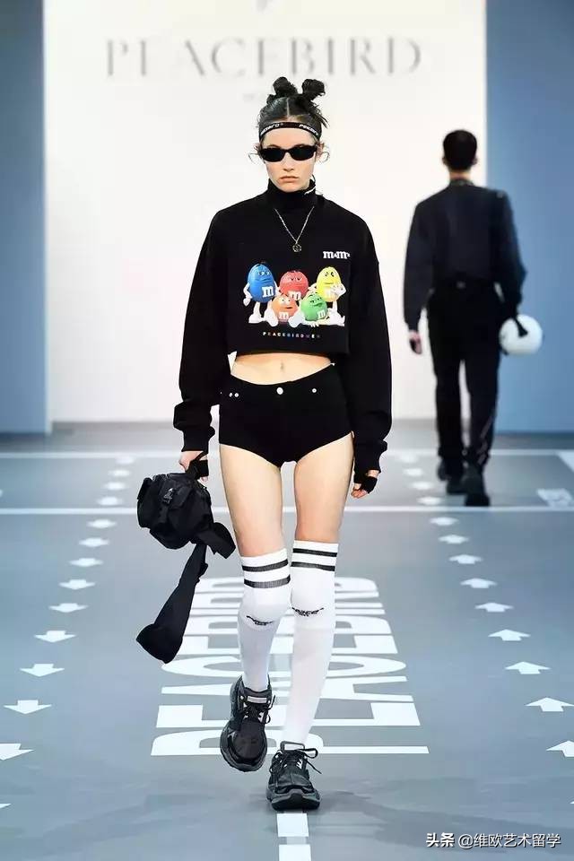 太平鸟时装发布会,太平鸟联名绿色外套