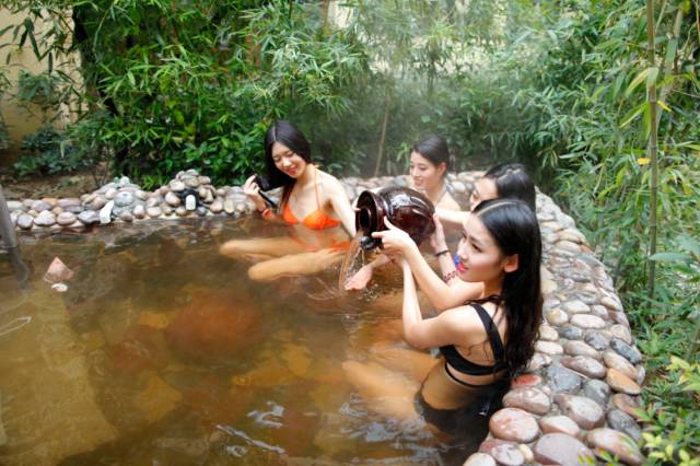 郑州周边这9个特色温泉，够“约泡”一整个冬天，你想去哪个？