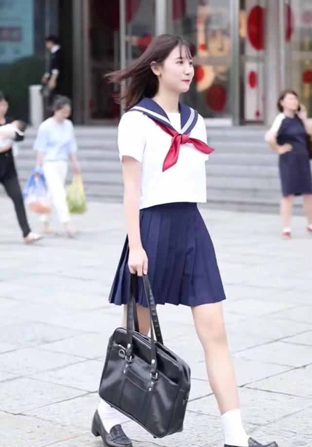 6月份可以穿小白鞋,学生党适合什么足球鞋