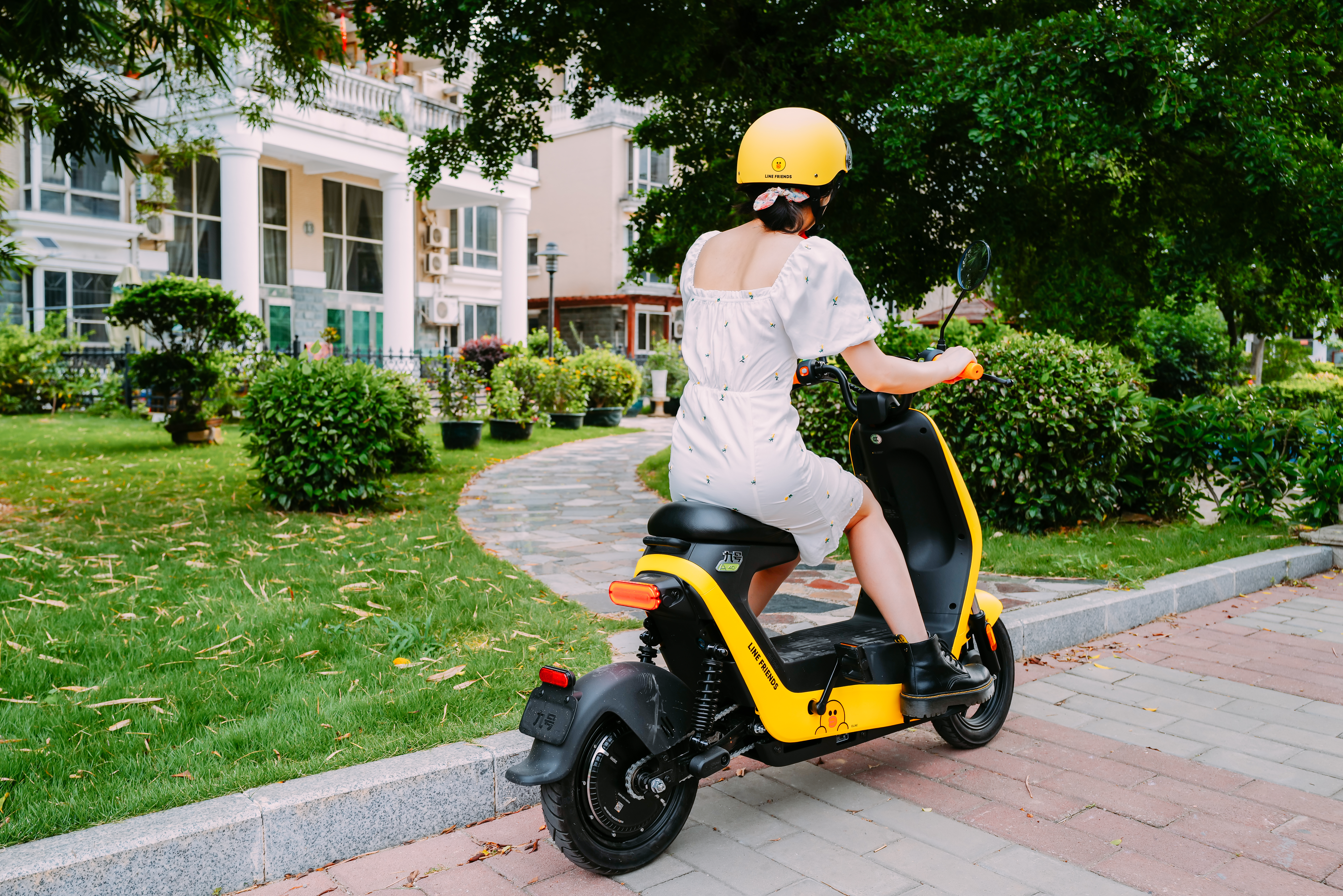 九号电动车新linefriends联名款,九号电动车a40缺点