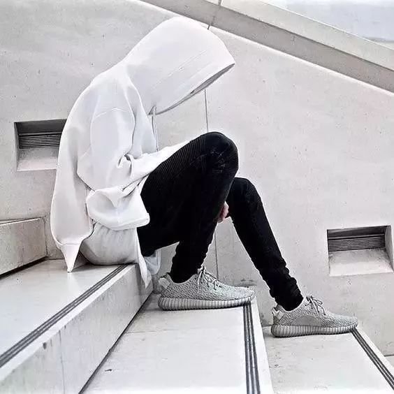 楼梯背景怎么拍照姿势好看,在废弃楼梯怎么复古拍照