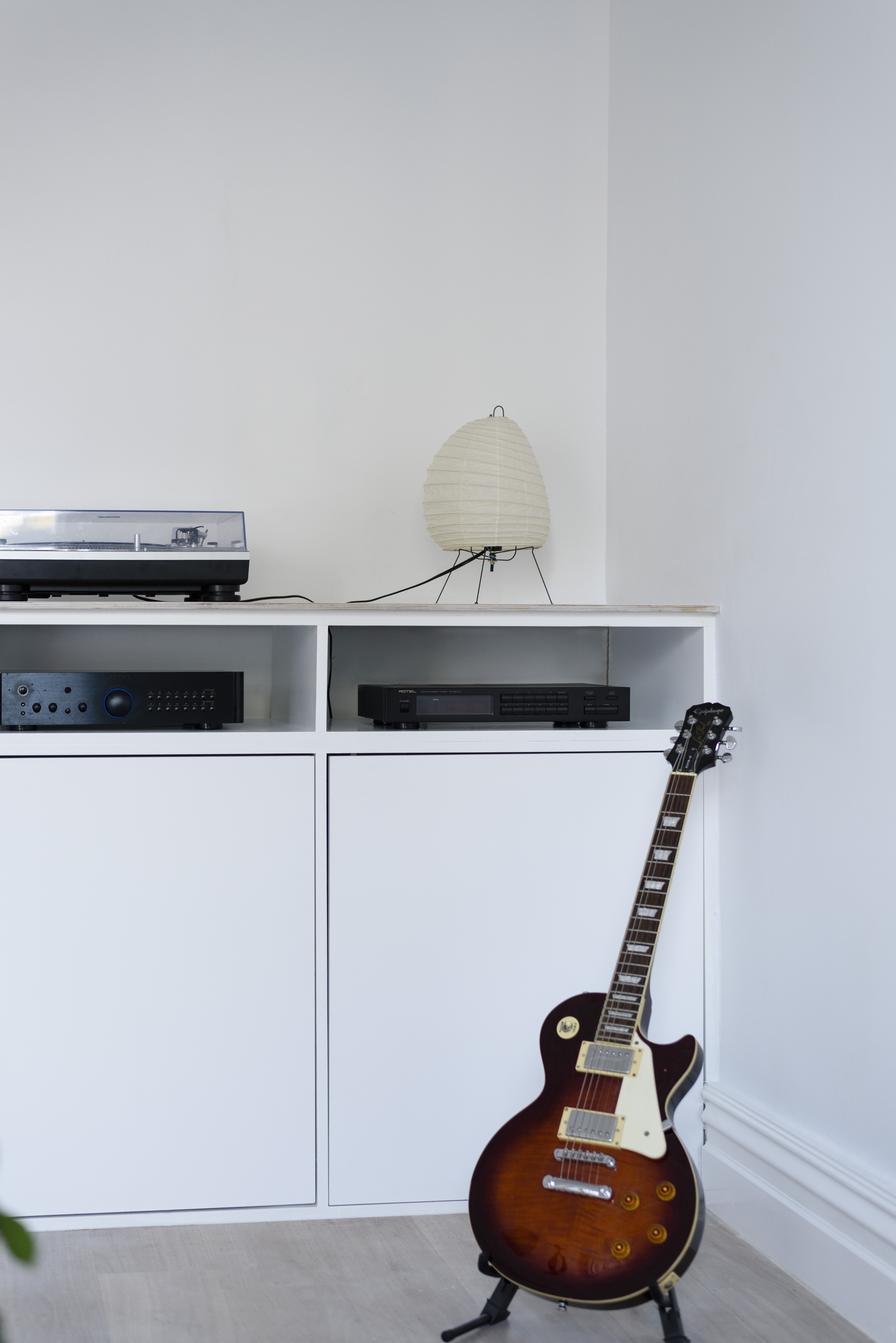 直线型台灯,线性灯光房间