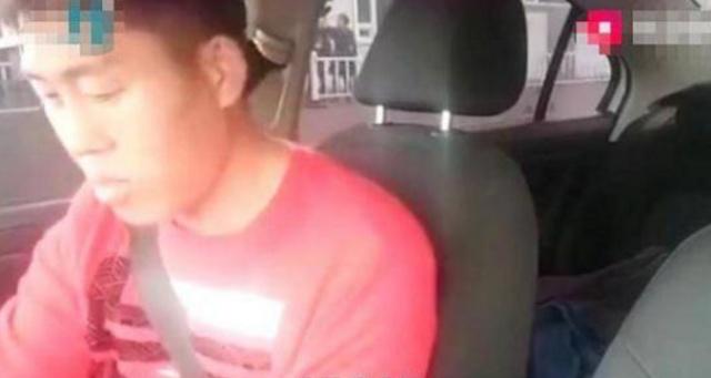 笑哭男孩原视频,考驾照搞笑坐副驾驶