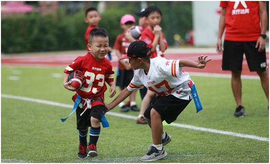 别的车企都赞助足球、蓝球赛，路虎却主攻全世界最危险的运动