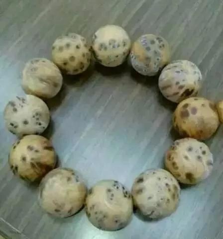 手串发霉了还能戴么,手串发霉可不可以用酒精消毒