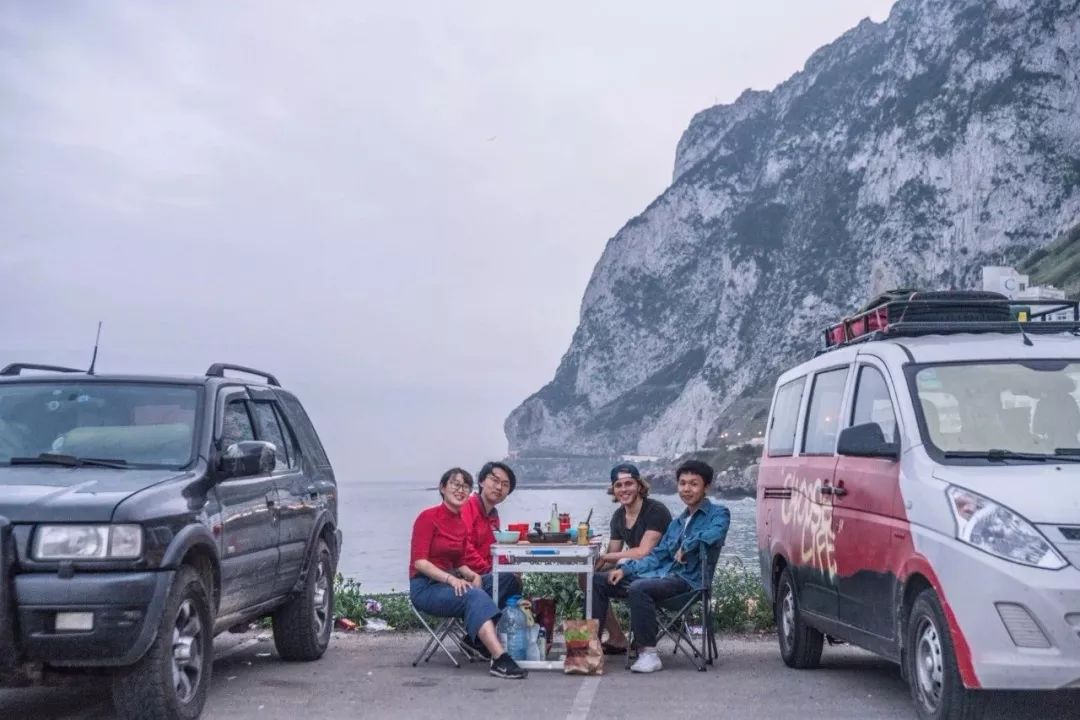 95后开着五菱环游世界,95后开面包车环游世界