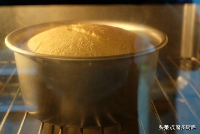 如何用鸡蛋和面粉做最简单的蛋糕,鸡蛋面粉和白砂糖做蛋糕不用牛奶