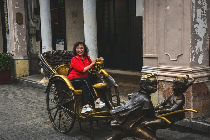 在这个阳光明媚的春季,在这个阳光灿烂的日子里