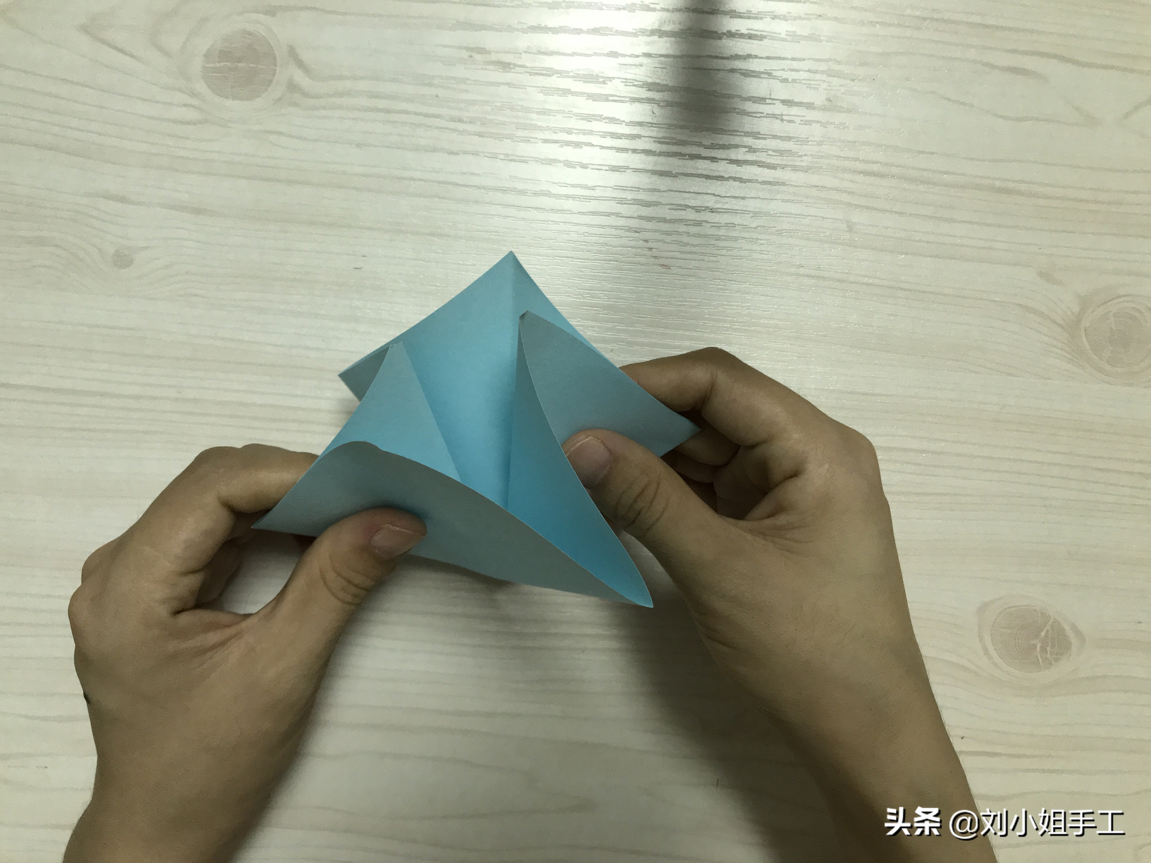 礼物盒包装上的蝴蝶结系法,礼物包装教程丝带蝴蝶结