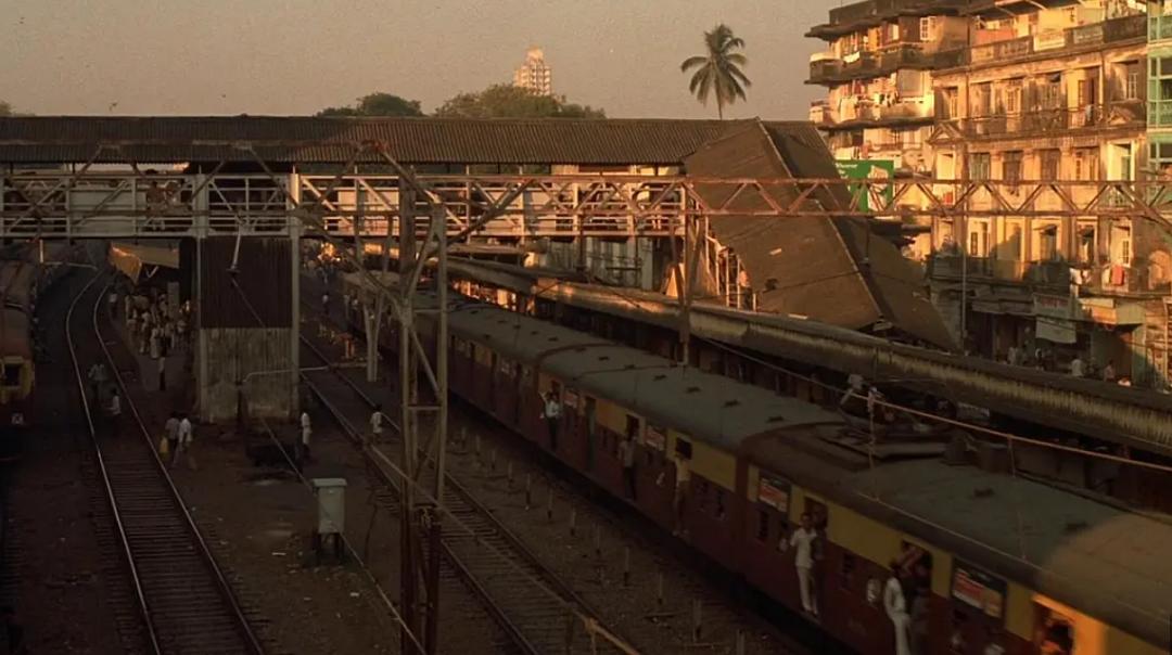 孟买富人区与贫民区一墙之隔,孟买欲望都市