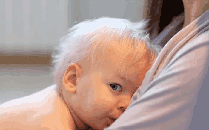 宝宝长牙后吃奶咬乳头,五个月宝宝吃奶时爱咬乳头