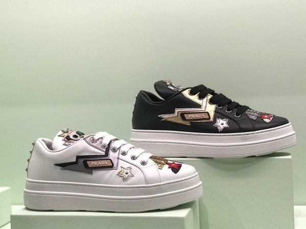 prada香港特卖,prada最新秀