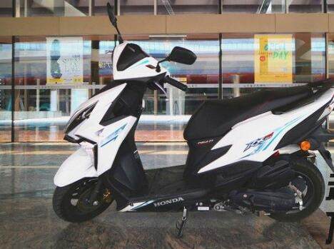 新大洲本田颜值高,新款新大洲本田裂行125踏板摩托车