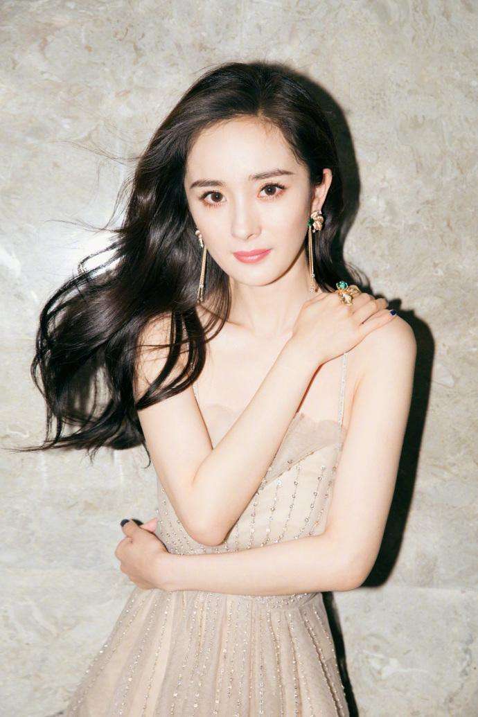 杨幂陈都灵回眸宿命感,杨幂古力娜扎钟楚曦